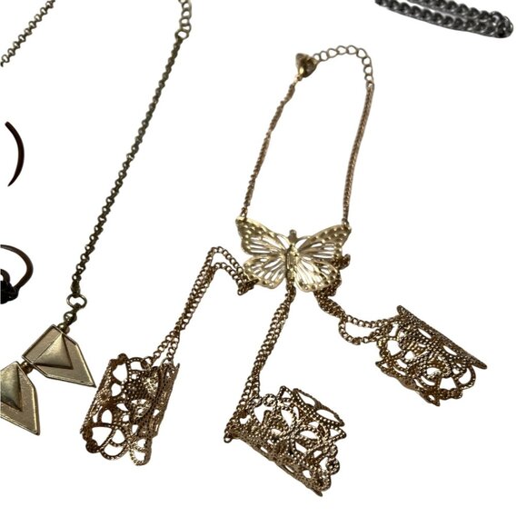 Mixed Lot Of 16 Goth Jewelry Pieces - Picture 2 of 8